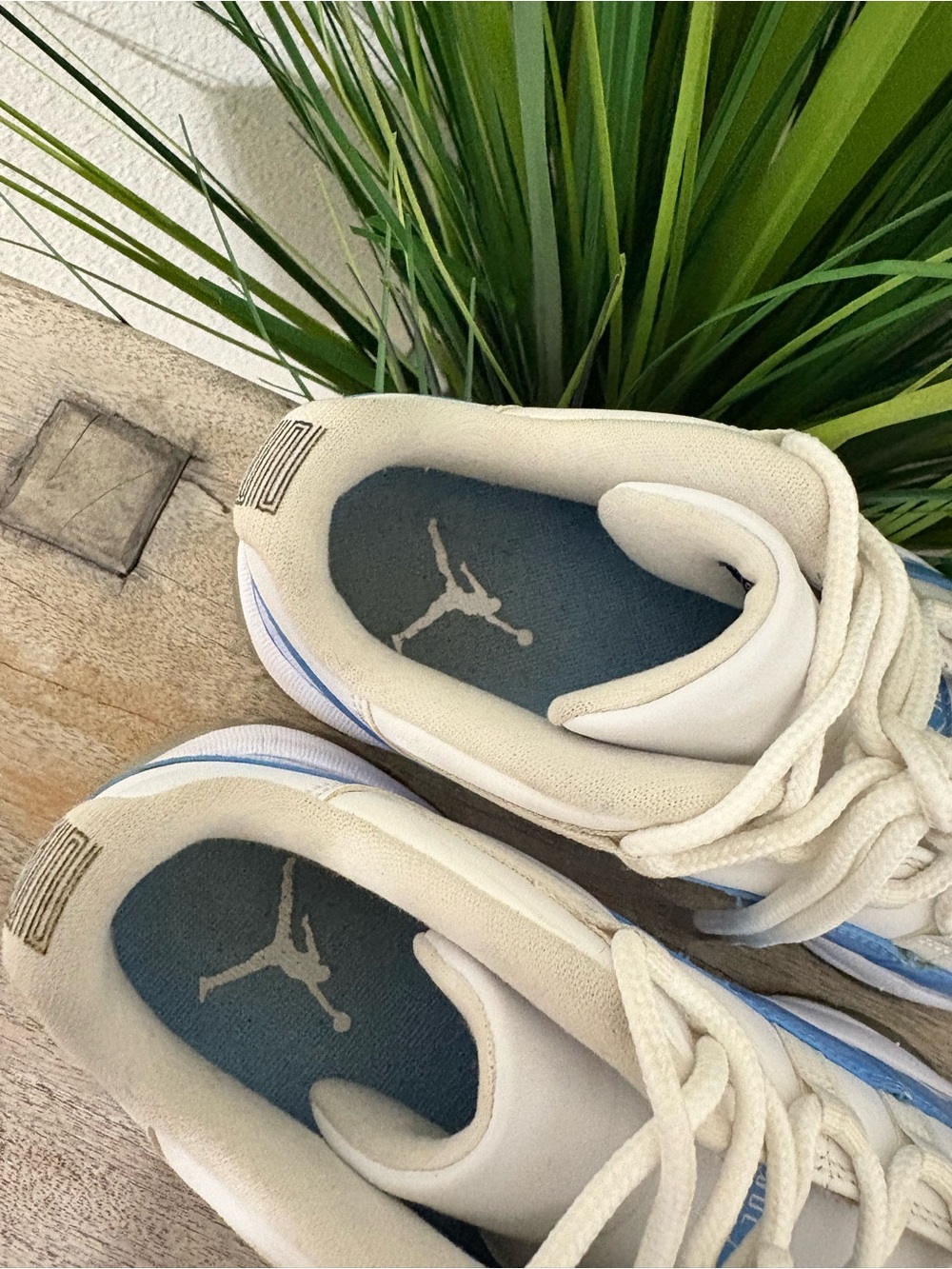 Jordan 11 Retro Low UNC 2017 Sneakers - Picture 6 of 8